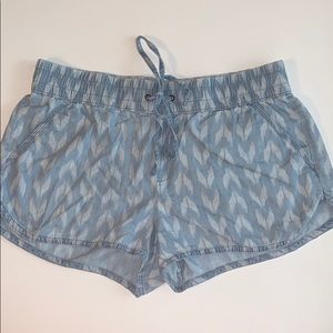 Juniors SO Dolphin Hem Twill Shorts